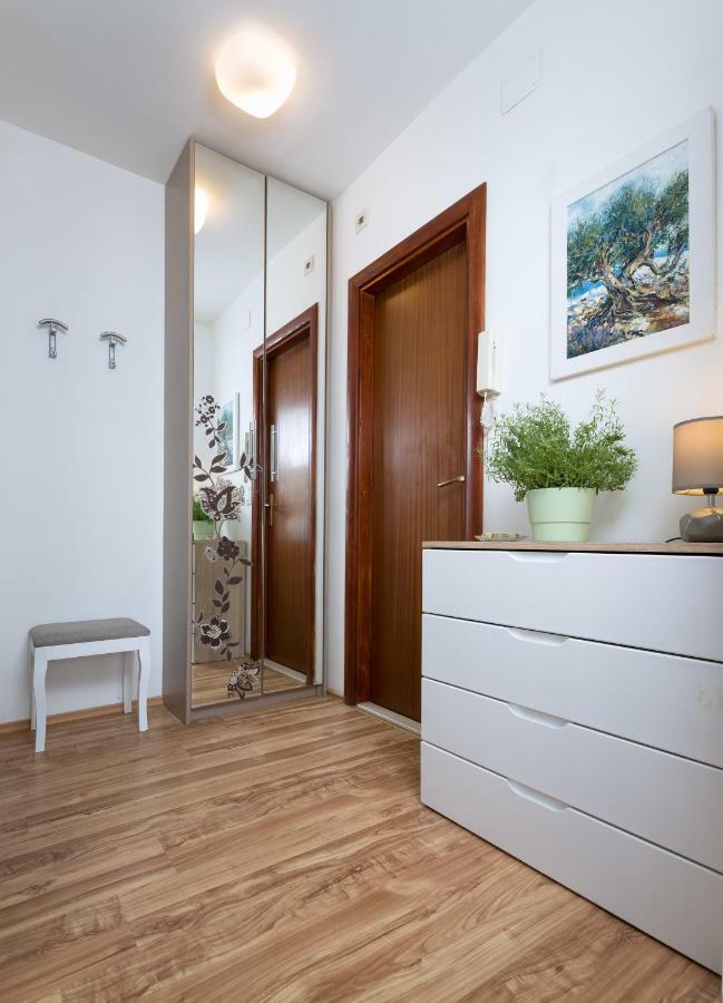Apartment Kristina, Comfortable And Close To The Center Split Exterior photo